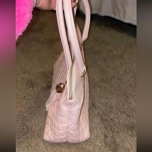 Light weight, fits a lot of items in it